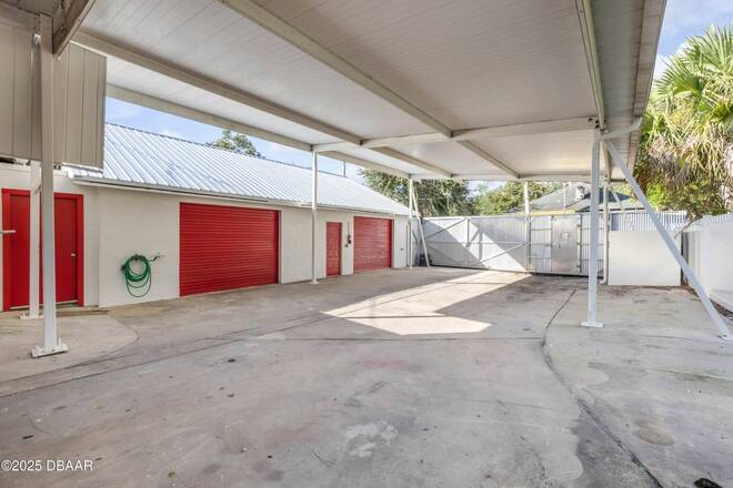 208 MAGNOLIA, New Smyrna Beach, FL 32168