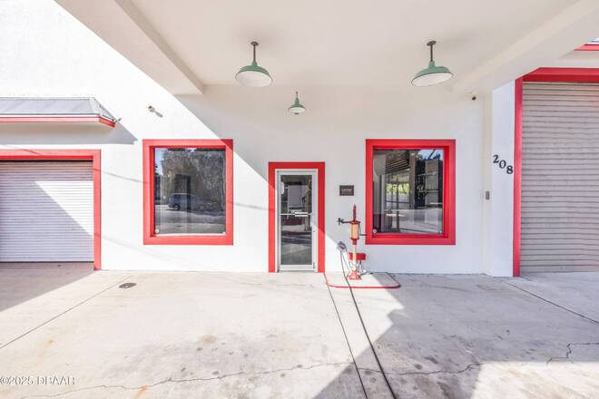 208 MAGNOLIA, New Smyrna Beach, FL 32168