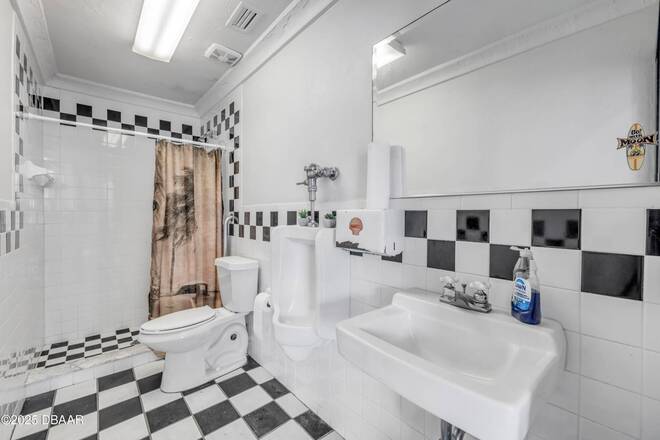 208 MAGNOLIA, New Smyrna Beach, FL 32168
