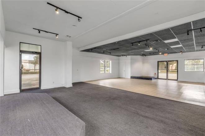 109 N Cswy, New Smyrna Beach, FL 32169