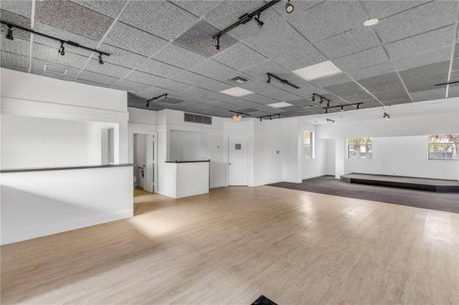 109 N Cswy, New Smyrna Beach, FL 32169
