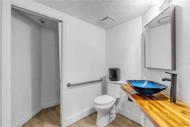 109 N Cswy, New Smyrna Beach, FL 32169