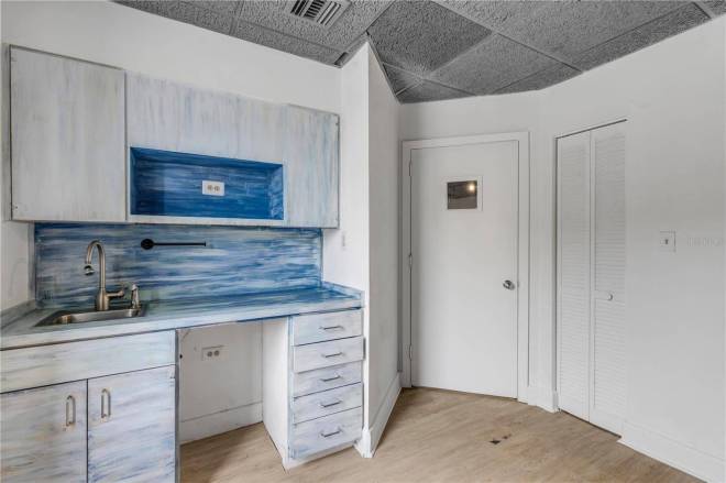 109 N Cswy, New Smyrna Beach, FL 32169