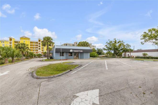 109 N Cswy, New Smyrna Beach, FL 32169