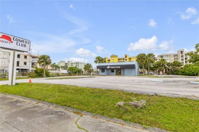 109 N Cswy, New Smyrna Beach, FL 32169