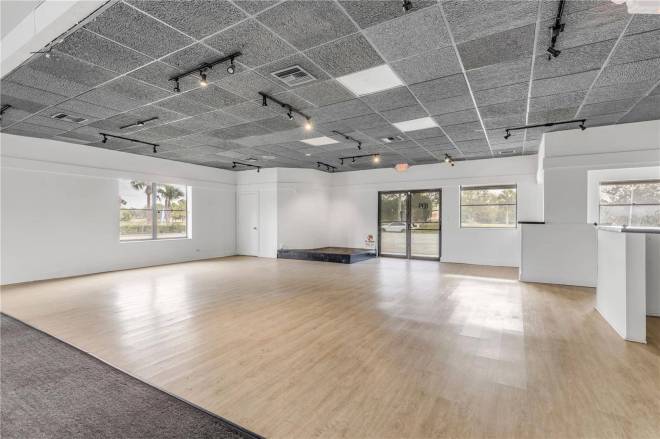 109 N Cswy, New Smyrna Beach, FL 32169