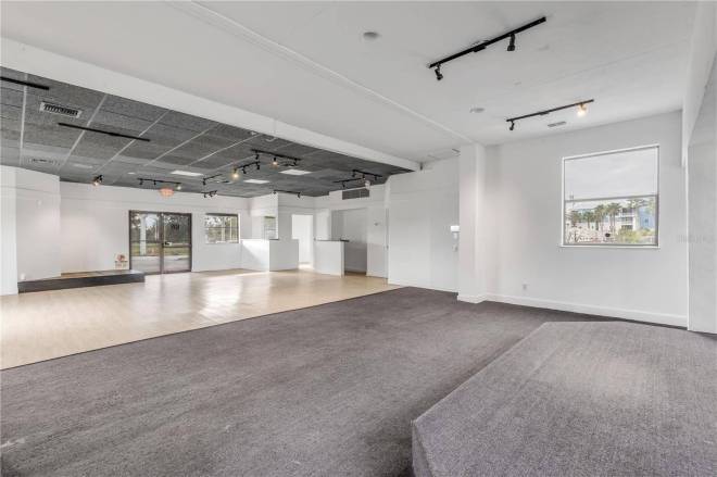 109 N Cswy, New Smyrna Beach, FL 32169