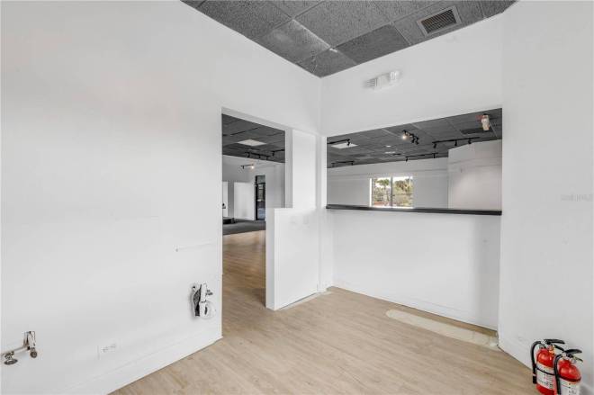 109 N Cswy, New Smyrna Beach, FL 32169