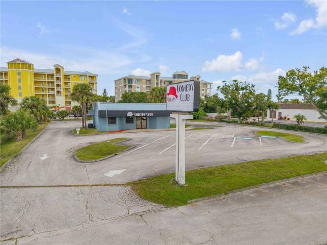 109 N Cswy, New Smyrna Beach, FL 32169