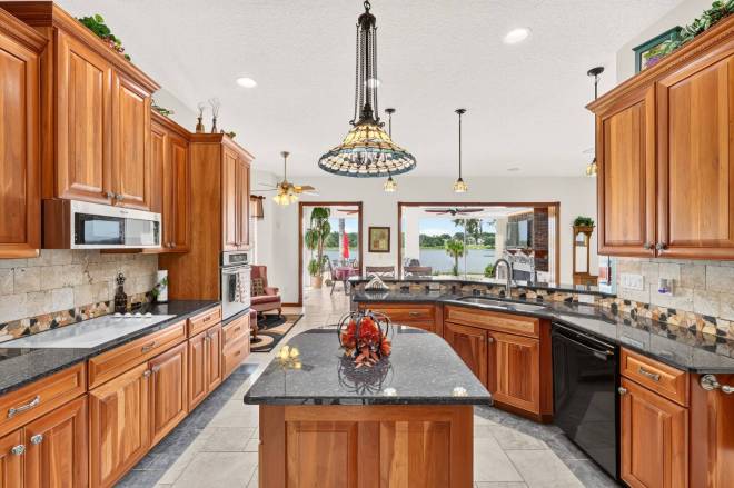 1833 Shore Line Dr, Leesburg, FL 34748