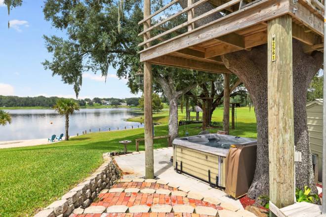 1833 Shore Line Dr, Leesburg, FL 34748