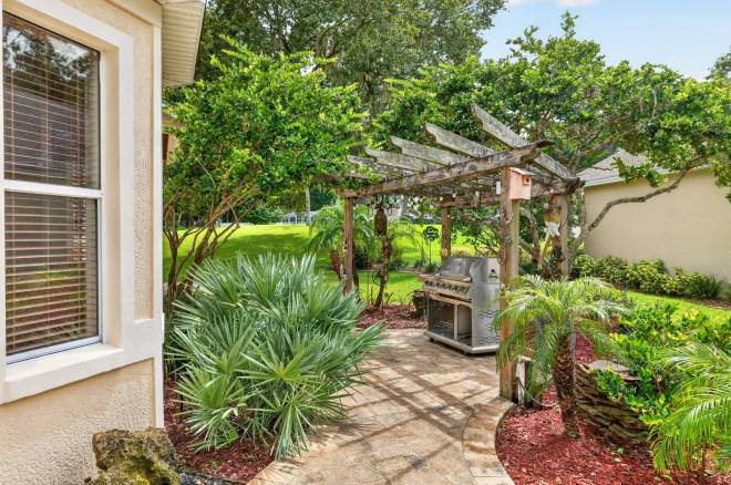 1833 Shore Line Dr, Leesburg, FL 34748