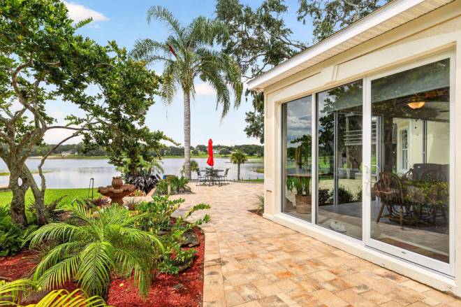 1833 Shore Line Dr, Leesburg, FL 34748