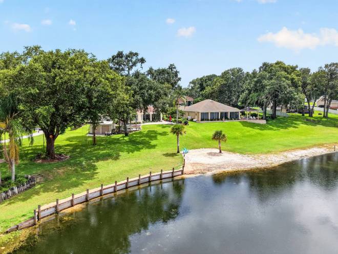 1833 Shore Line Dr, Leesburg, FL 34748