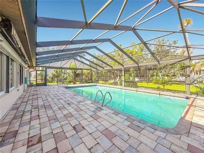 536 NW 9th Ave, Crystal River, FL 34428