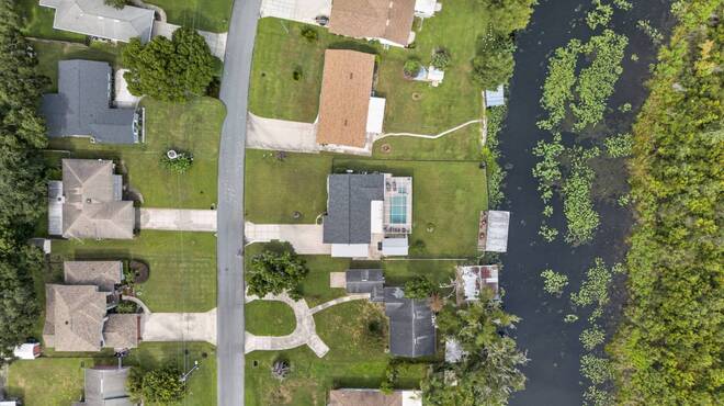 28050 Lois Drive, Tavares, FL 32778