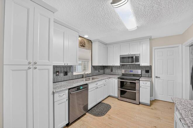 28050 Lois Drive, Tavares, FL 32778