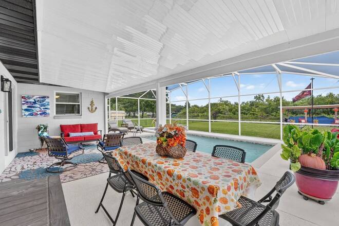 28050 Lois Drive, Tavares, FL 32778