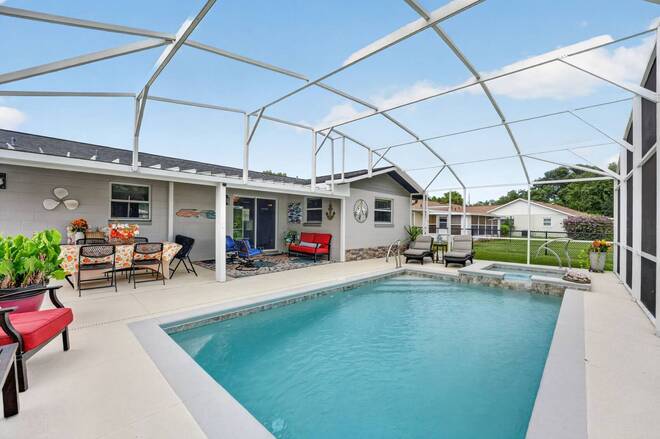 28050 Lois Drive, Tavares, FL 32778