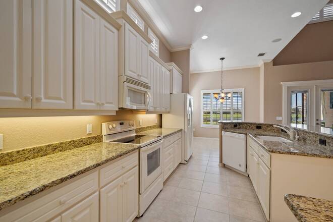 2464 Laurel Glen Dr, Lakeland, FL 33803