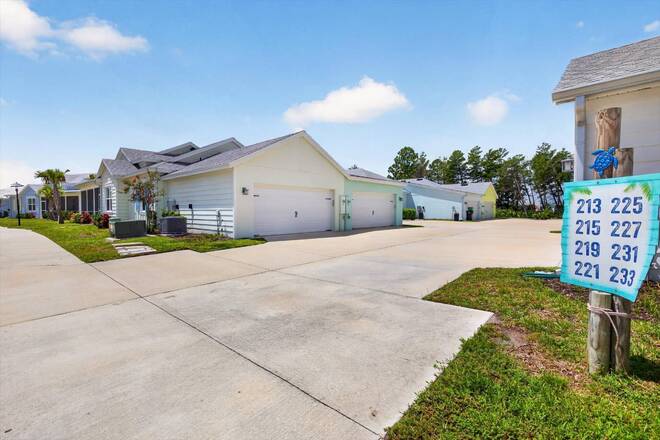 215 Hang Loose Way, Daytona Beach, FL 32124
