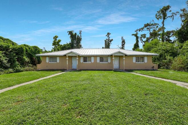 17434 / 17436 E Carnegie Cir, Fort Myers, FL 33967