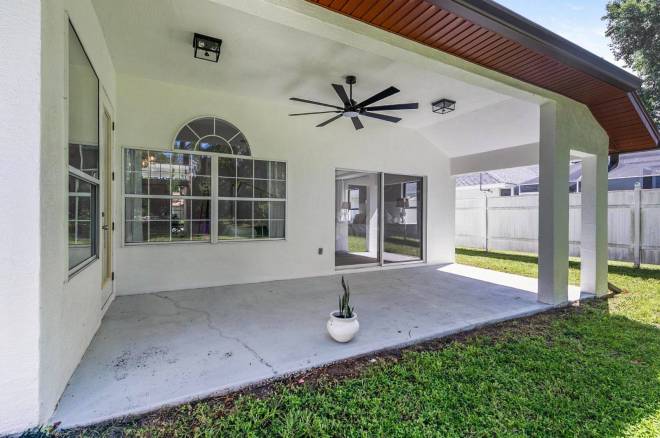 92  Wellstone Drive, Palm Coast, FL 32164