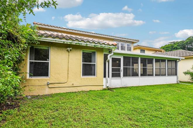 6520 NW 41st Ter, Coconut Creek, FL 33073