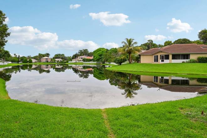 6520 NW 41st Ter, Coconut Creek, FL 33073