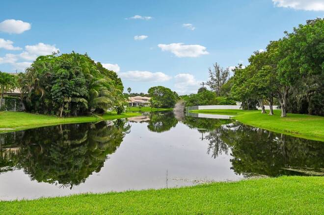 6520 NW 41st Ter, Coconut Creek, FL 33073
