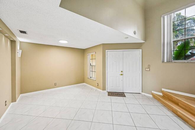 6520 NW 41st Ter, Coconut Creek, FL 33073