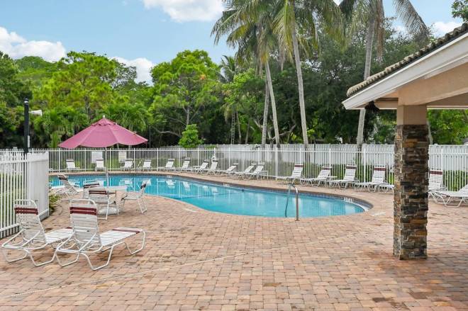 6520 NW 41st Ter, Coconut Creek, FL 33073