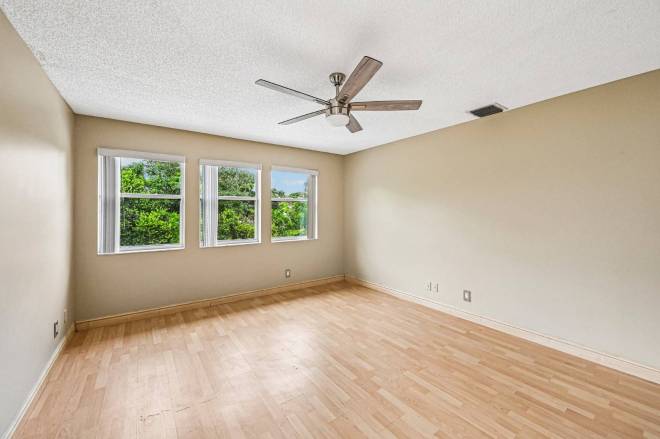 6520 NW 41st Ter, Coconut Creek, FL 33073