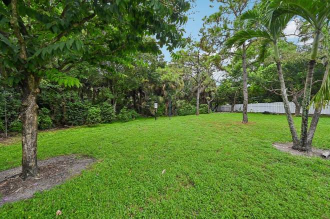 6520 NW 41st Ter, Coconut Creek, FL 33073