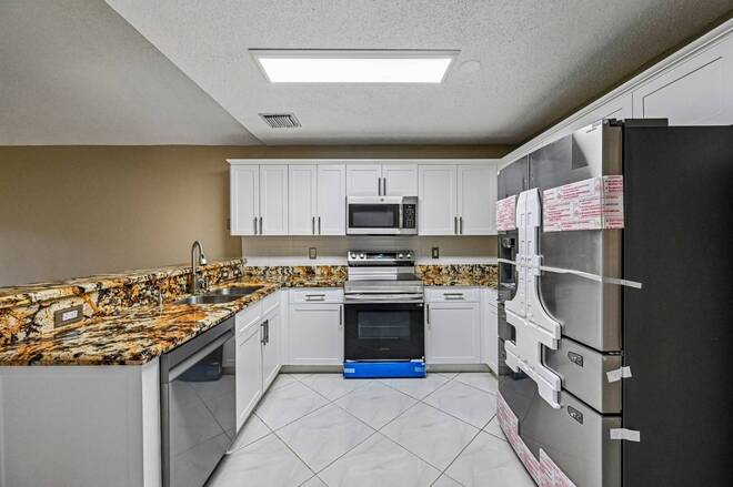 6520 NW 41st Ter, Coconut Creek, FL 33073