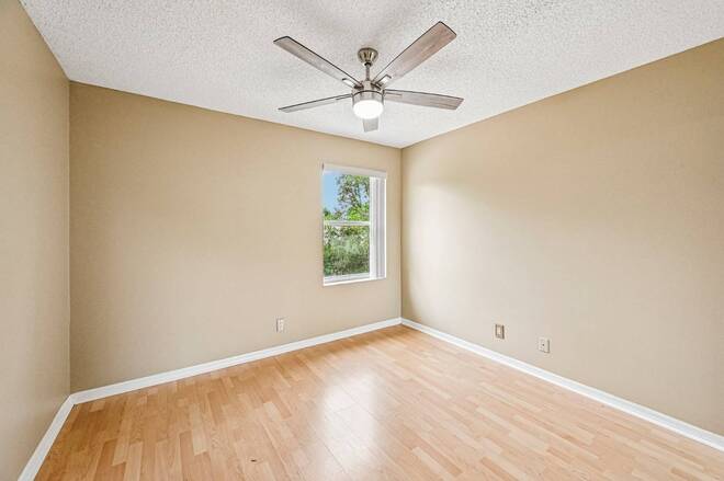 6520 NW 41st Ter, Coconut Creek, FL 33073