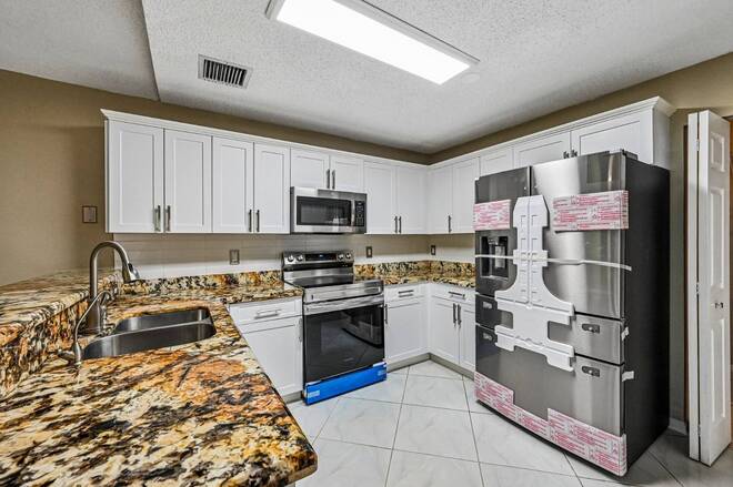 6520 NW 41st Ter, Coconut Creek, FL 33073
