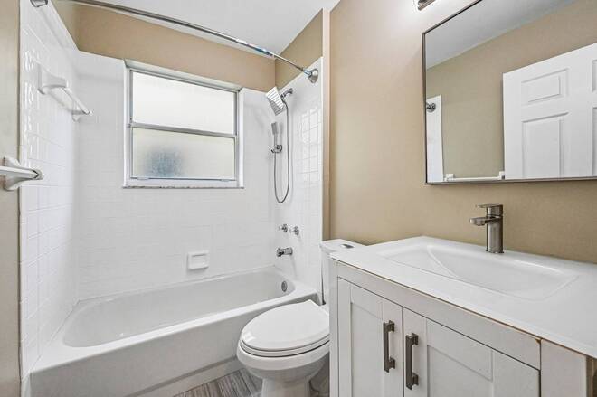 6520 NW 41st Ter, Coconut Creek, FL 33073