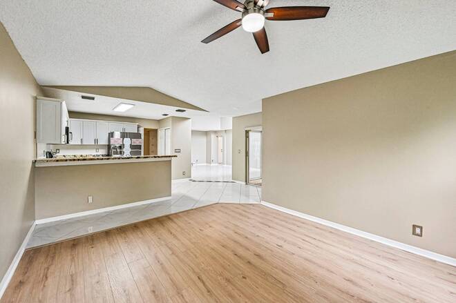 6520 NW 41st Ter, Coconut Creek, FL 33073