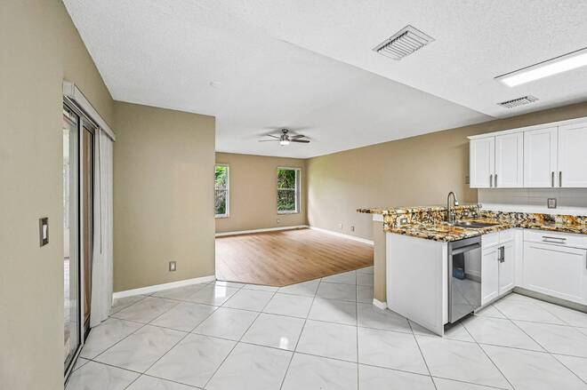6520 NW 41st Ter, Coconut Creek, FL 33073