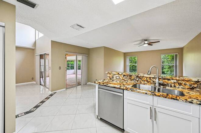6520 NW 41st Ter, Coconut Creek, FL 33073