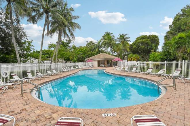 6520 NW 41st Ter, Coconut Creek, FL 33073