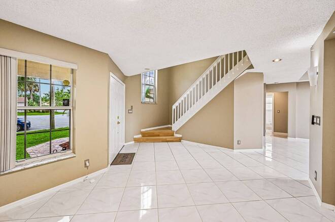 6520 NW 41st Ter, Coconut Creek, FL 33073