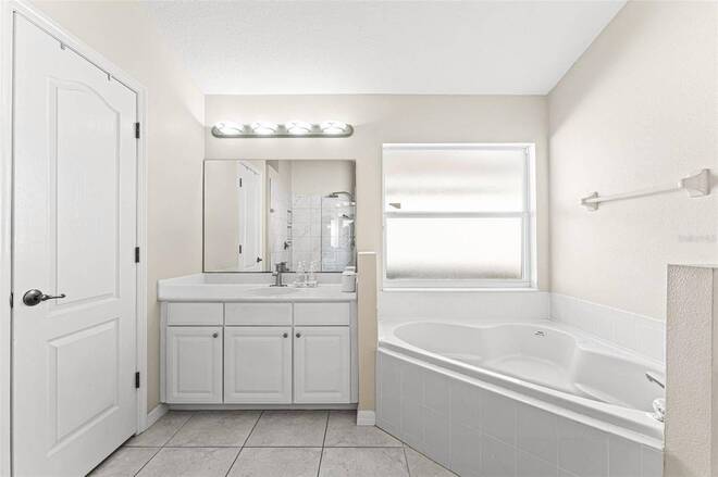 10037 Portofino Dr, Orlando, FL 32832