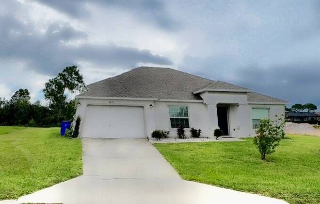 4879 San Ignacio Dr