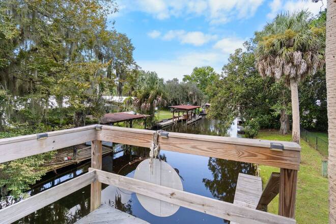 107 Peggy Ln, Crescent City, FL 32112