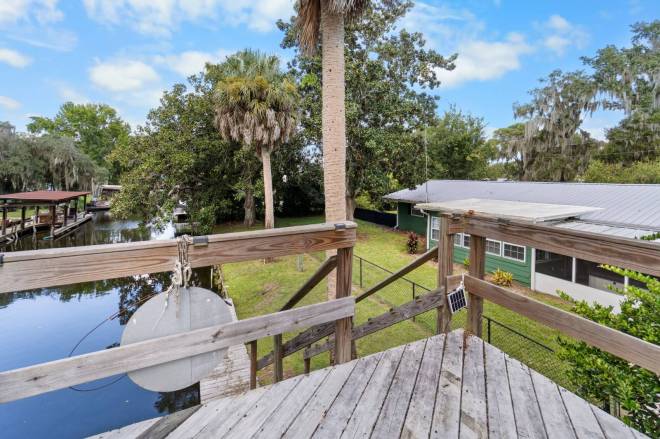 107 Peggy Ln, Crescent City, FL 32112