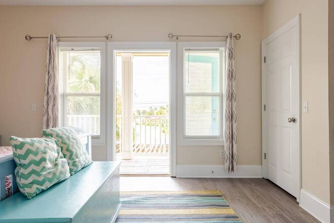 7418 Thomas Dr, Panama City Beach, FL 32408