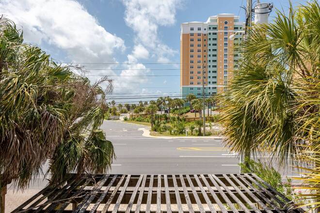 7418 Thomas Dr, Panama City Beach, FL 32408