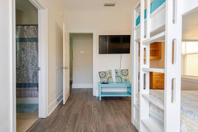 7418 Thomas Dr, Panama City Beach, FL 32408